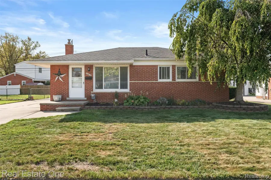 24820 Cottage Lane, Warren, MI 48089 - Image #2