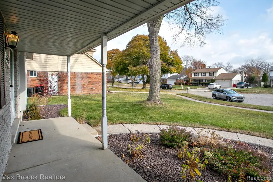 27021 Nantucket Court, Southfield, MI 48076 - Image #2