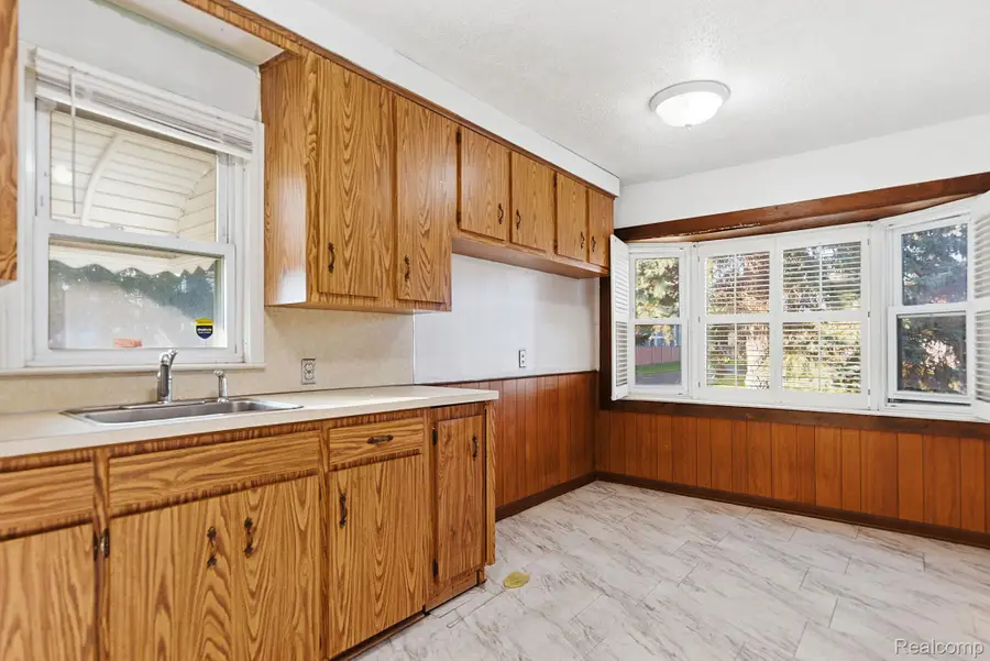 6000 Penrod Street, Detroit, MI 48228 - Image #2