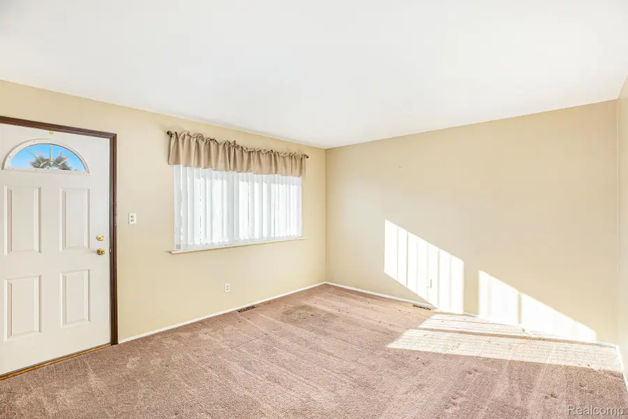 12833 Docksin Drive, Sterling Heights, MI 48313 - Image #3