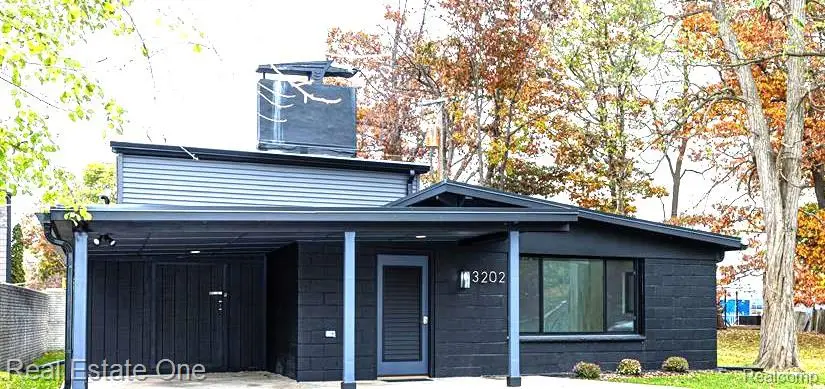 3202 Pridham Street, Keego Harbor, MI 48320 - Image #2