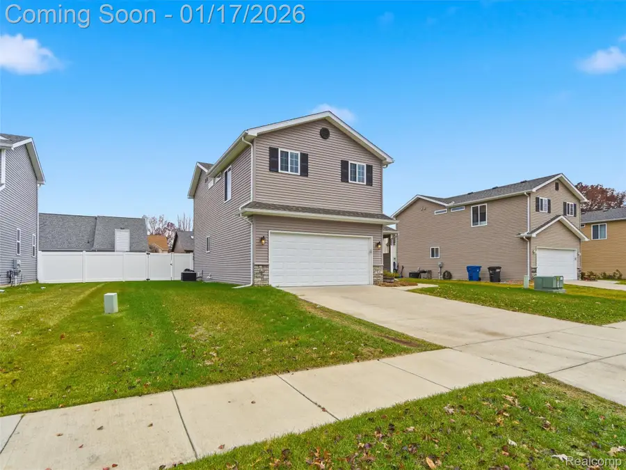 250 Fountain Park Drive, Waterford, MI 48327 - Image #2
