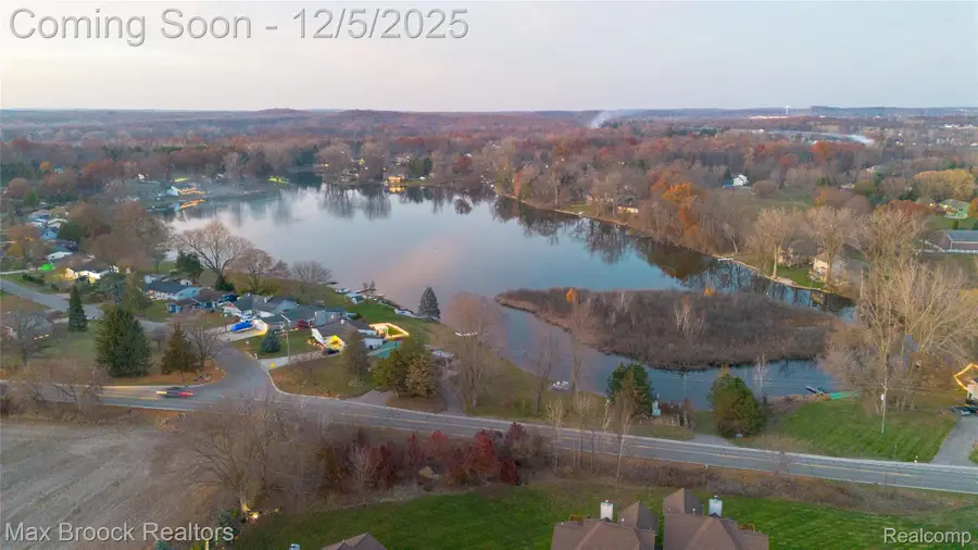 6157 Lochmore Drive, Commerce Township, MI 48382 - Image #3