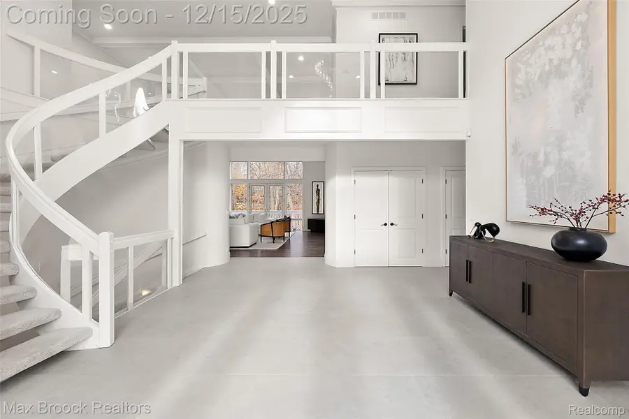 7515 Hiddenbrook Lane, Bloomfield, MI 48301 - Image #2