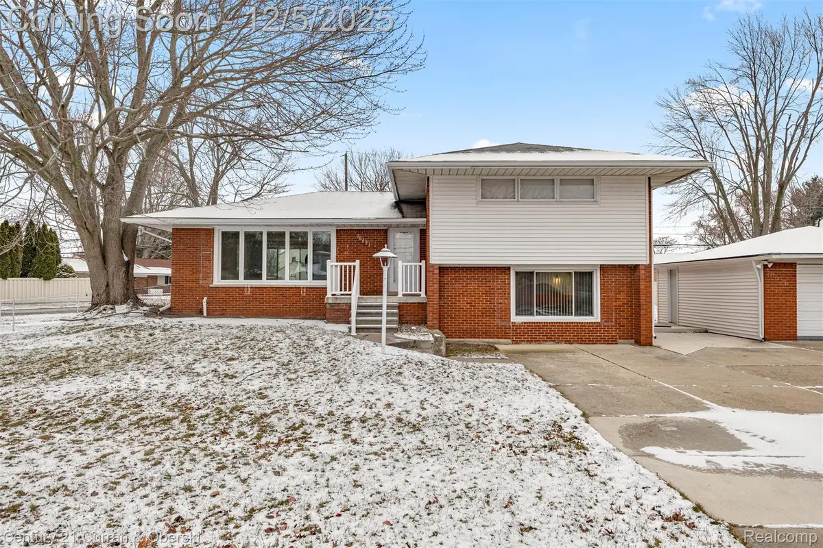 30631 Bayview Drive, Gibraltar, MI 48173 - Image #1