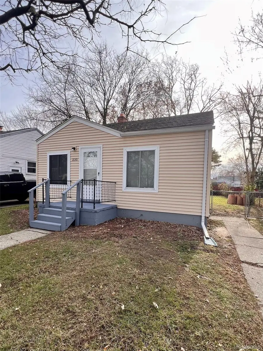235 W Rutgers Avenue, Pontiac, MI 48340 - Image #2