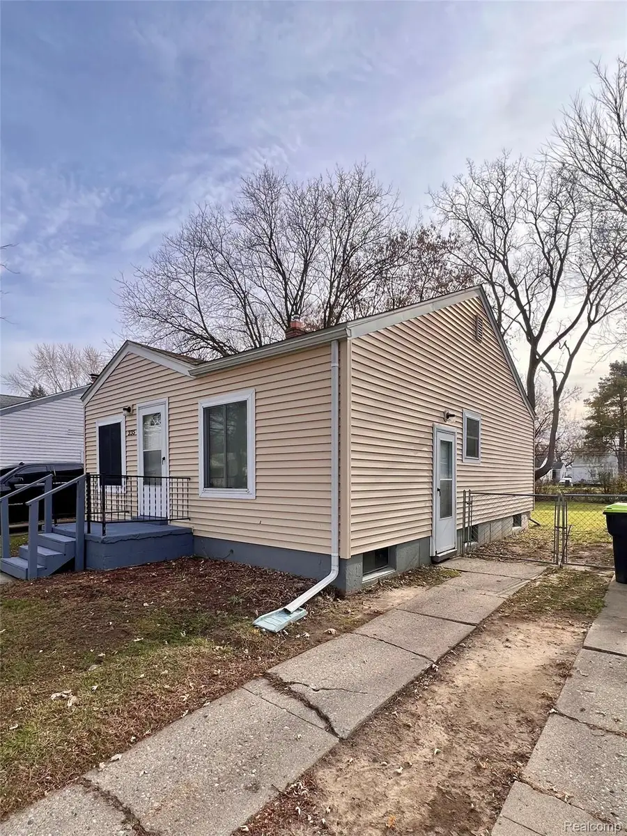 235 W Rutgers Avenue, Pontiac, MI 48340 - Image #3