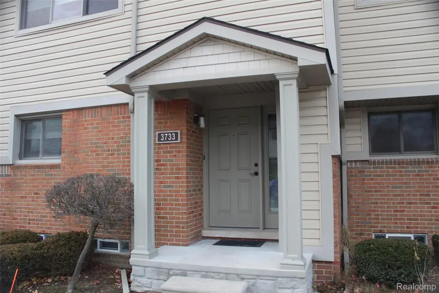 3733 Old Creek Road, Troy, MI 48084 - Image #2