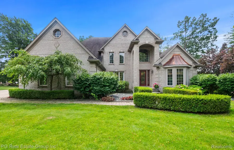 14348 Provim Forest Court, Shelby Charter Township, MI 48315 - Image #2