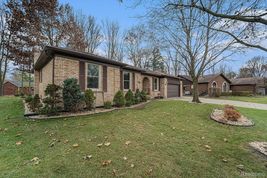 48796 Palmyra Drive, Shelby Charter Township, MI 48317 - Image #2