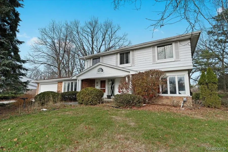 3092 Woodland Ridge Drive, West Bloomfield, MI 48323 - Image #2