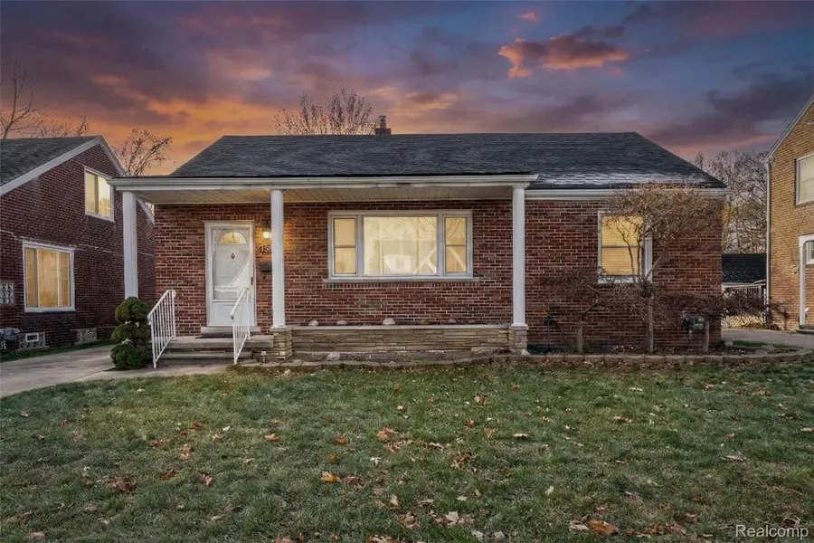 15560 Charles R Ave, Eastpointe, MI 48021 - Image #2