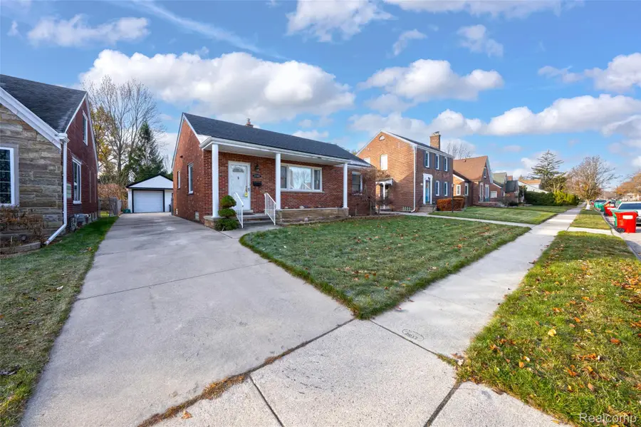 15560 Charles R Ave, Eastpointe, MI 48021 - Image #3
