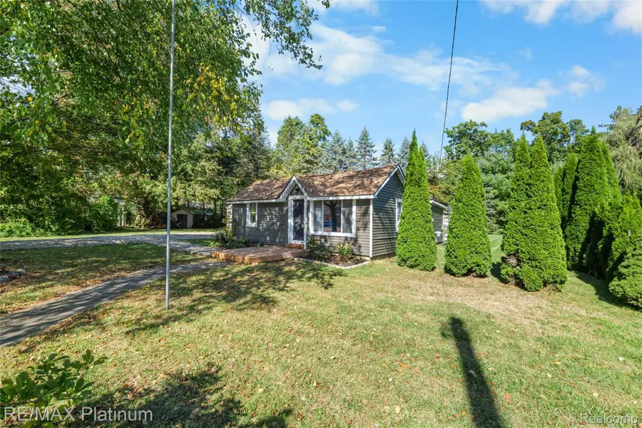 1605 S Hughes Road, Brighton, MI 48114 - Image #2