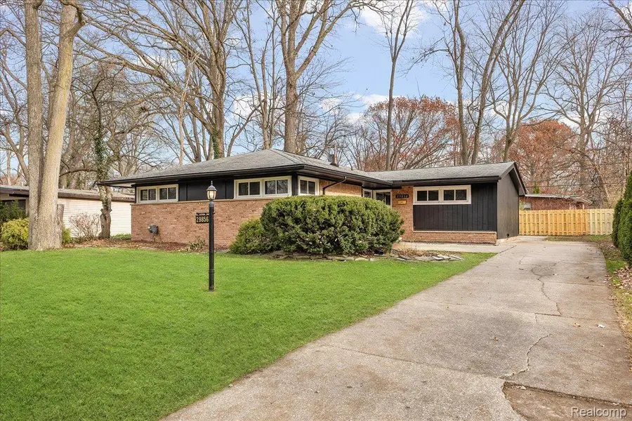 29856 Chelmsford Road, Southfield, MI 48076 - Image #2