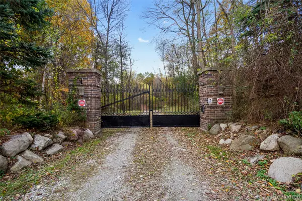 2631 Lakeville Road, Oxford, MI 48370