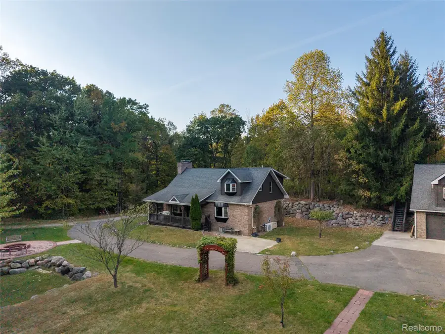 2631 Lakeville Road, Oxford, MI 48370 - Image #2