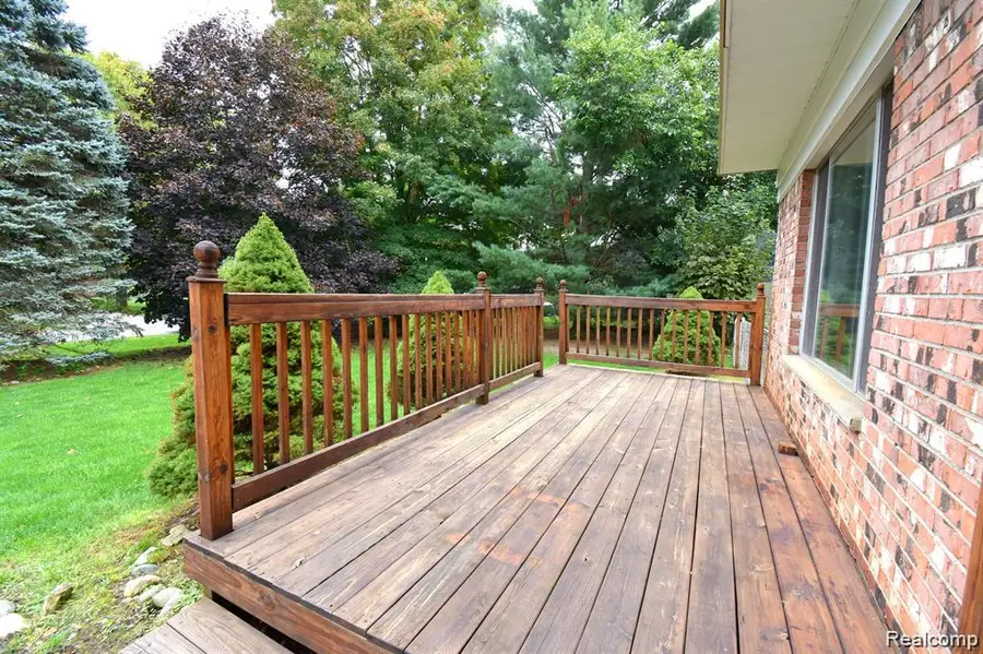 11048 Silver Drive, Hamburg, MI 48189 - Image #3