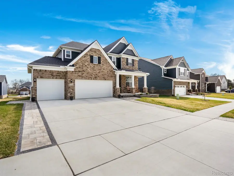 2735 Tulip Way, Commerce, MI 48382 - Image #2