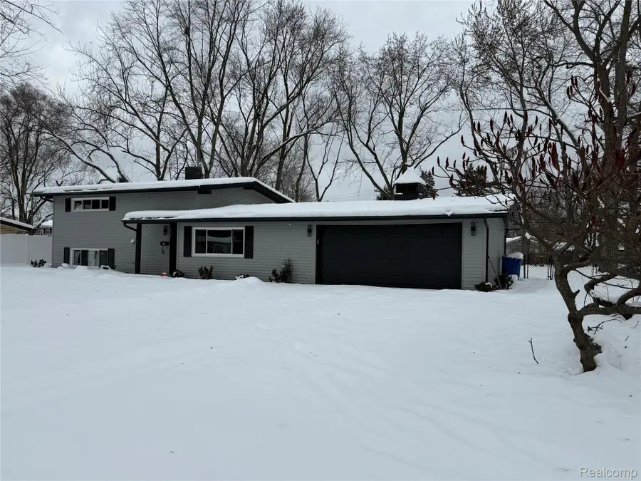 3568 Warringham Avenue, Waterford, MI 48329 - Image #2