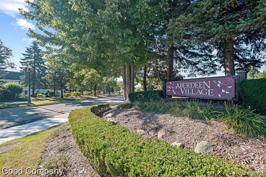 56468 Chesapeake Trail, Shelby Charter Township, MI 48316 - Image #2