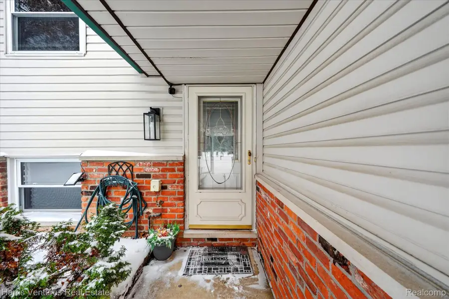 1535 Kings Crown Court, Wixom, MI 48393 - #3