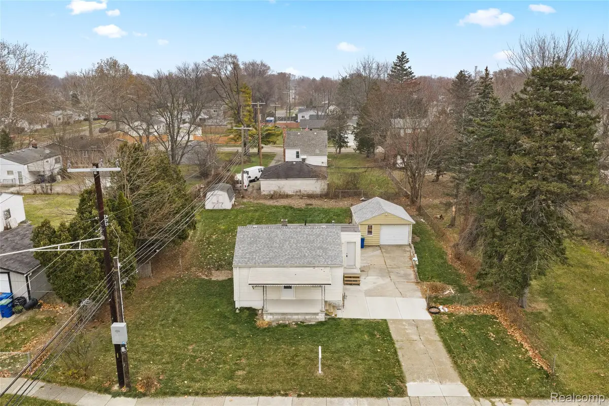 21118 Wellington Avenue E, Warren, MI 48089 - Image #1