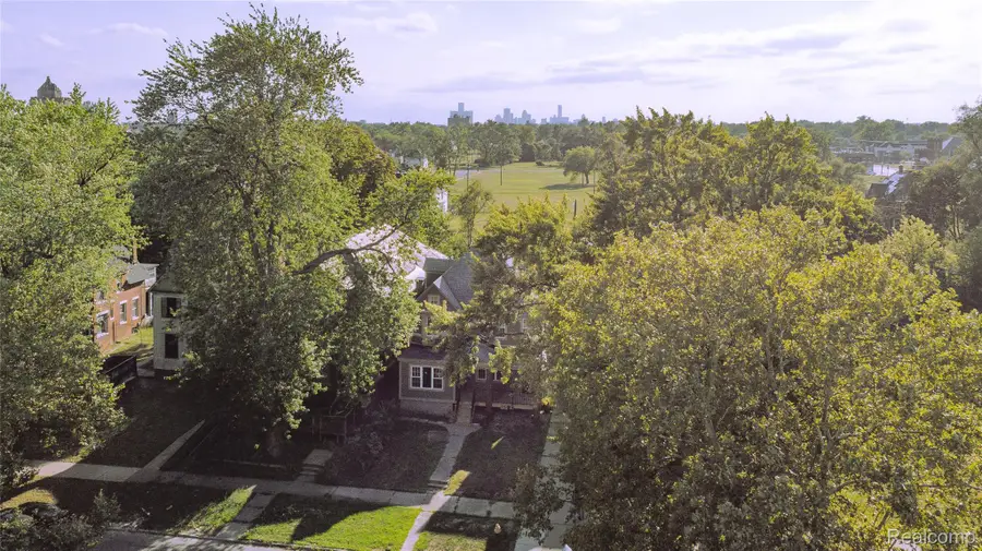 1583 Cadillac Boulevard, Detroit, MI 48214 - Image #3