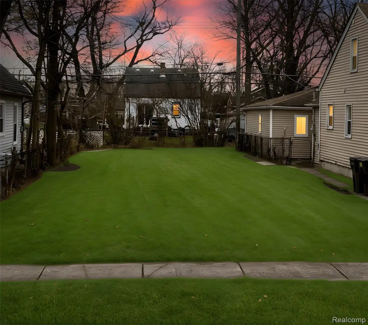 328 E Hayes Avenue, Hazel Park, MI 48030 - Image #1