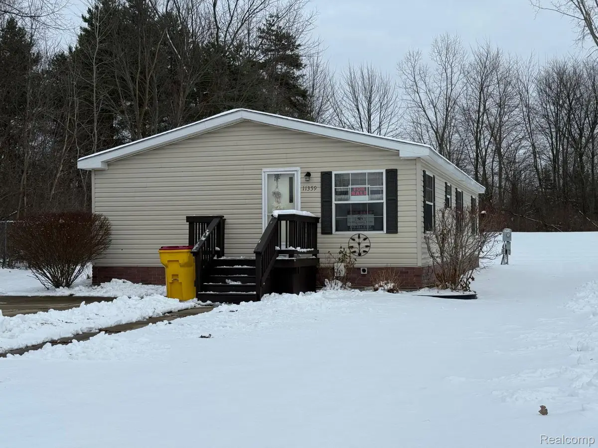 11359 Lake Drive, Fenton, MI 48430 - Image #1