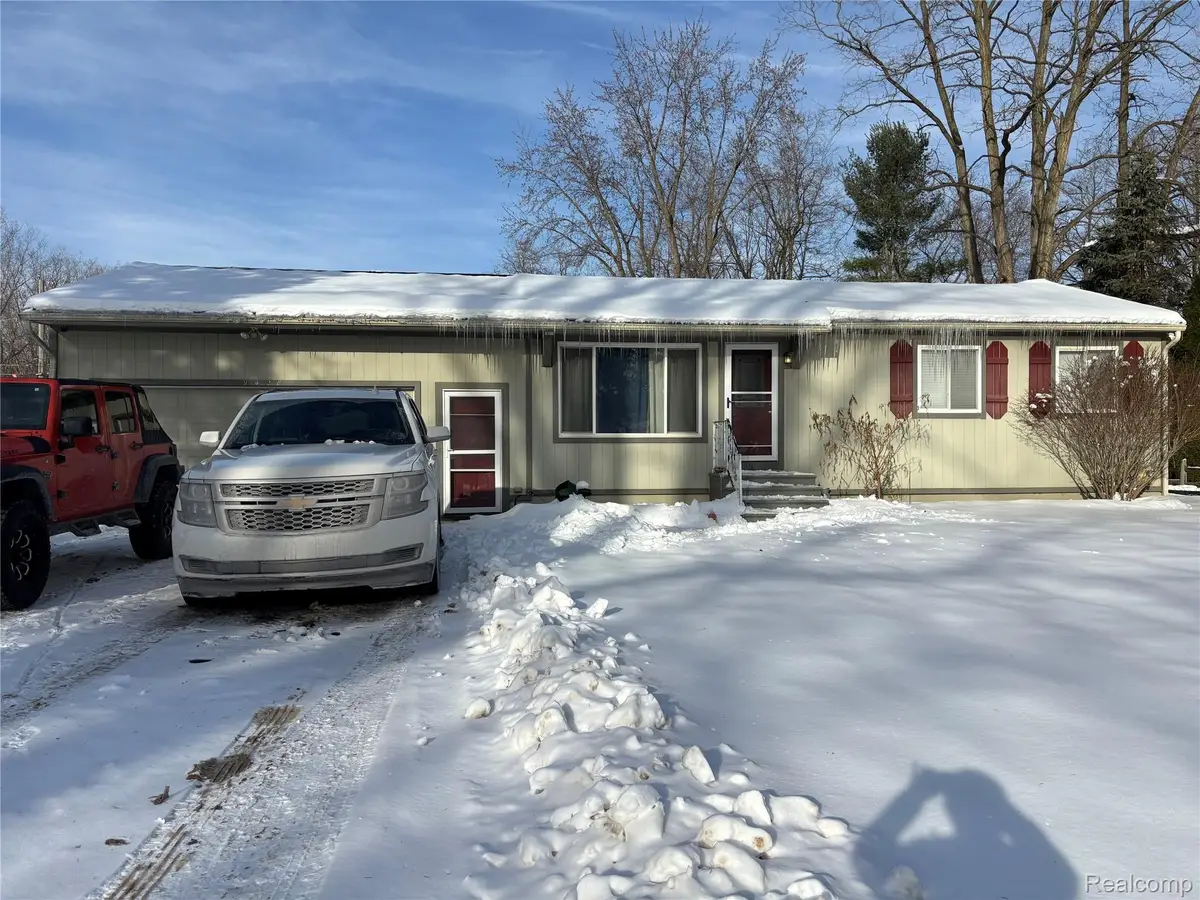 9428 Ute Pointe Drive, Clarkston, MI 48346 - Image #1