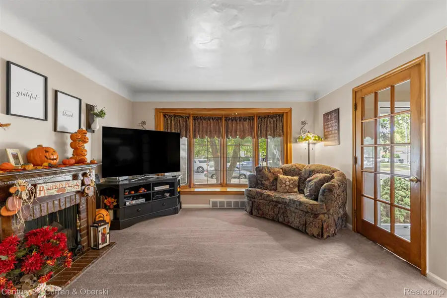 9869 Melbourne Avenue, Allen Park, MI 48101 - Image #3
