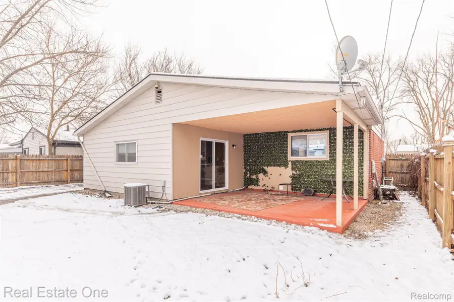 34824 Lynn Drive, Romulus, MI 48174 - Image #3