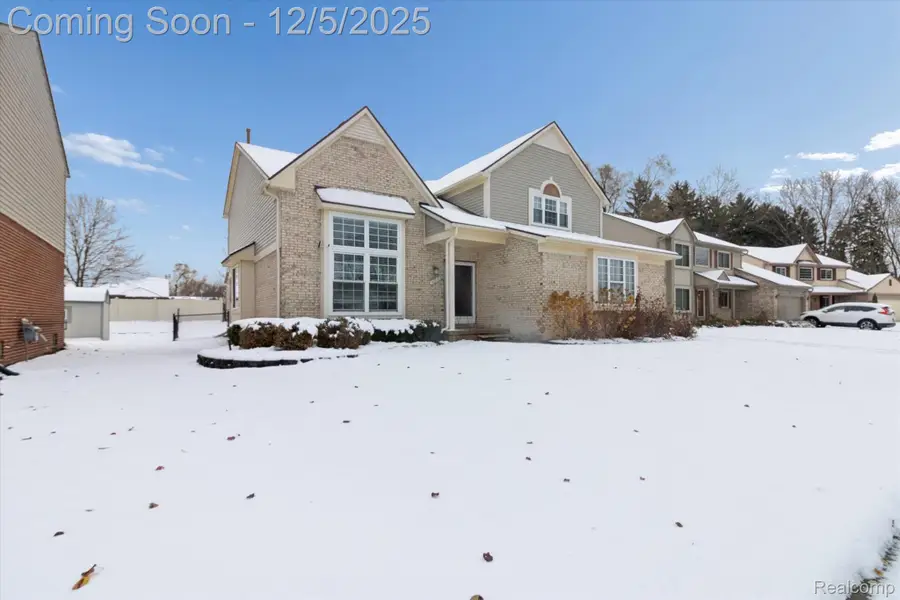 41512 Pheasant Creek Drive, Canton, MI 48188 - Image #2