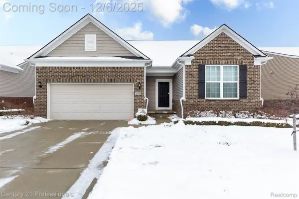 1218 Lark Street, LakeOrion, MI 48360