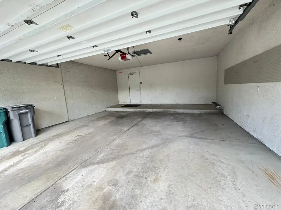 3152 Lindenwood Drive, Dearborn, MI 48120 - Image #3