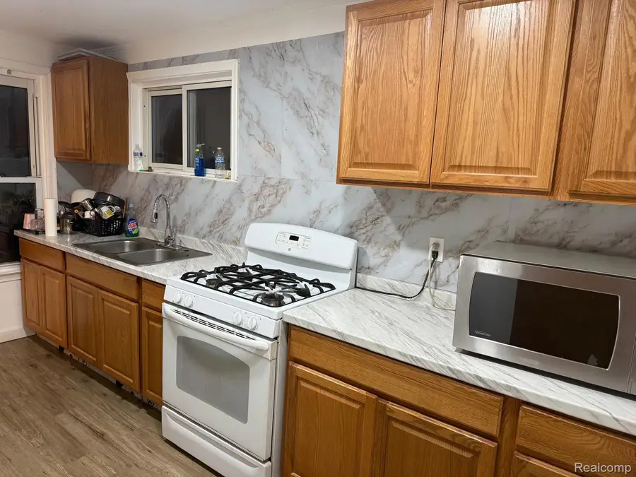 6107 Auburn, Detroit, MI 48228 - Image #2