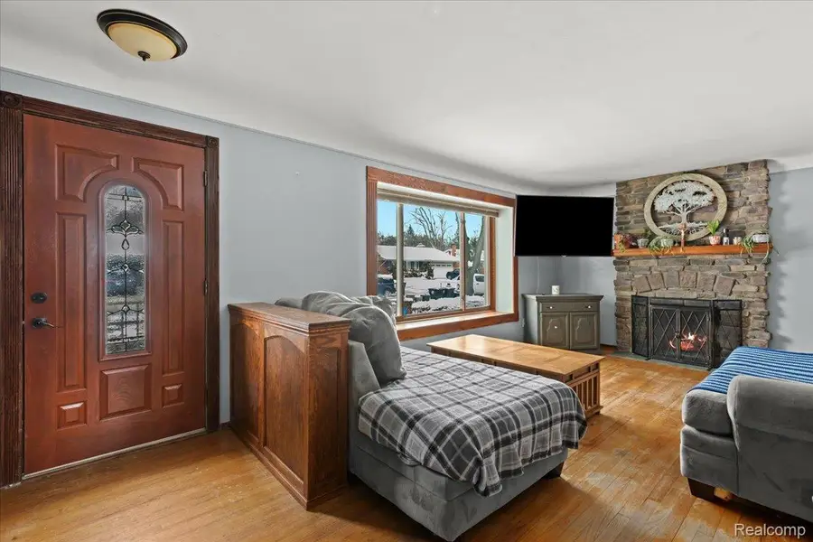 14530 Gary Lane, Livonia, MI 48154 - Image #3