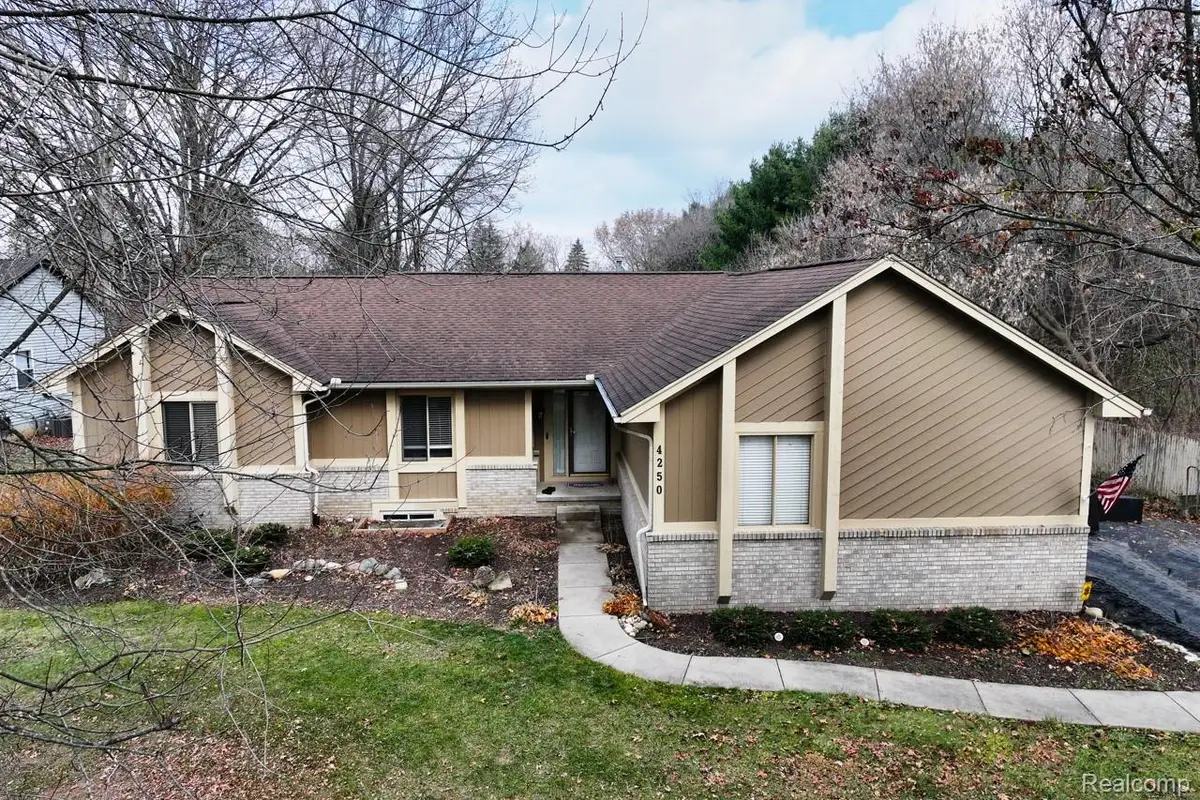 4250 White Oak Trail, Commerce Township, MI 48382 - Image #1