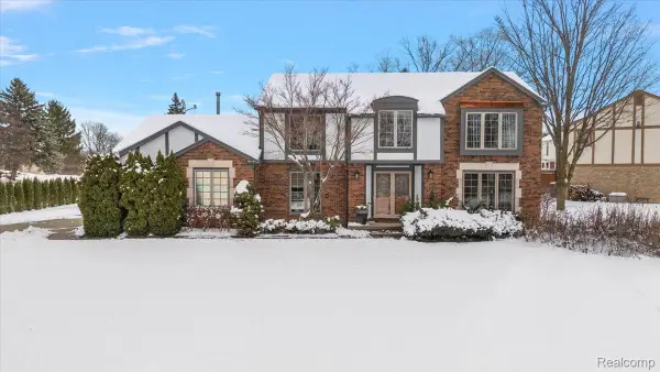 38275 Fleetwood Drive, FarmingtonHills, MI 48331