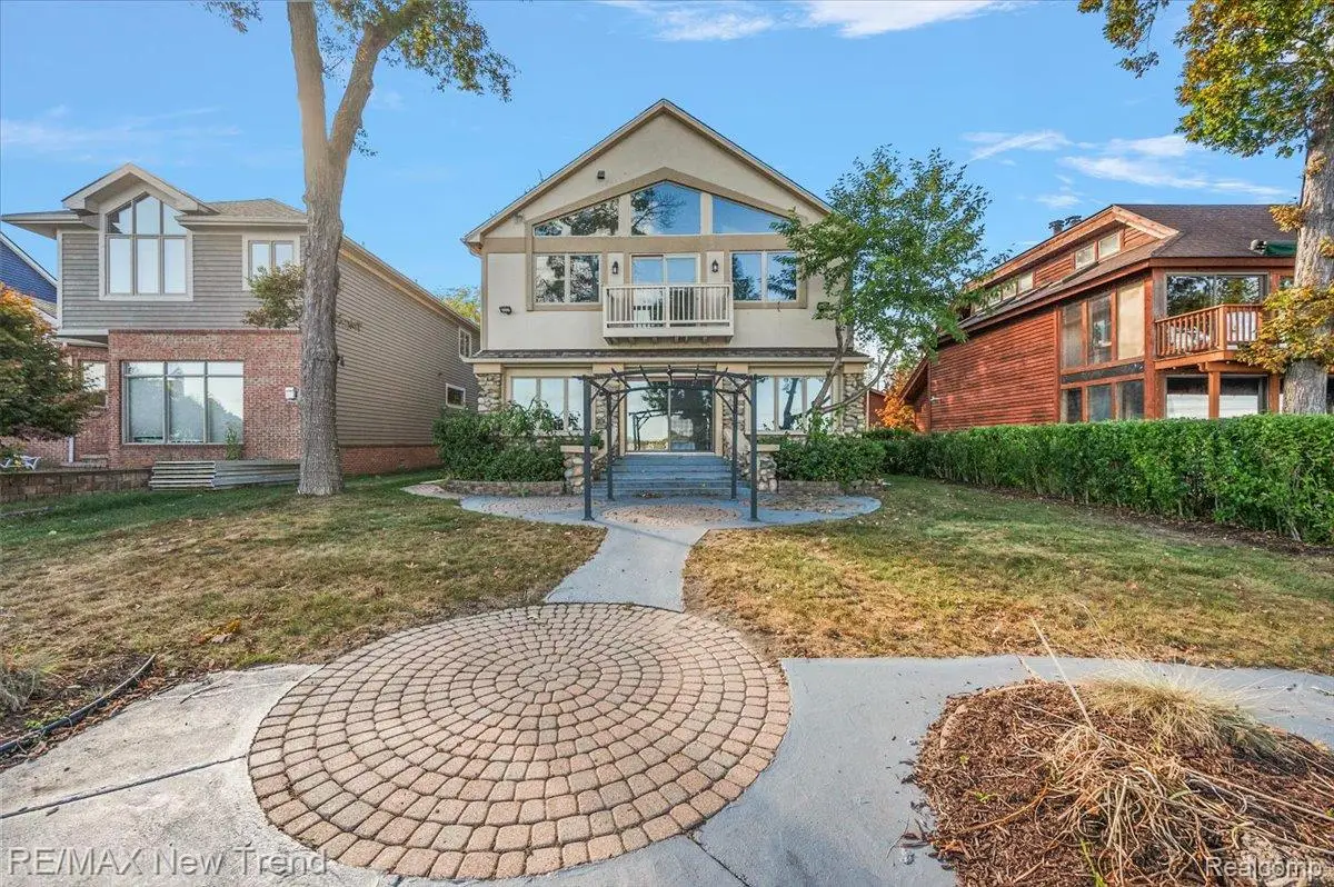 727 Mcdougal Drive, Waterford, MI 48327 - Image #1