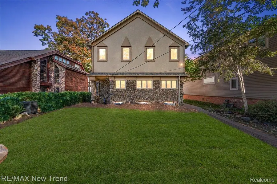 727 Mcdougal Drive, Waterford, MI 48327 - Image #2