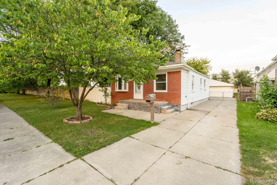 27390 Seyburn Avenue, Warren, MI 48092 - Image #3