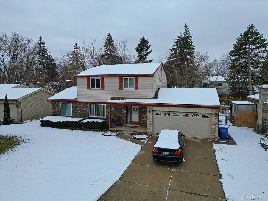 29713 Mackenzie Circle W, Warren, MI 48092 - Image #2