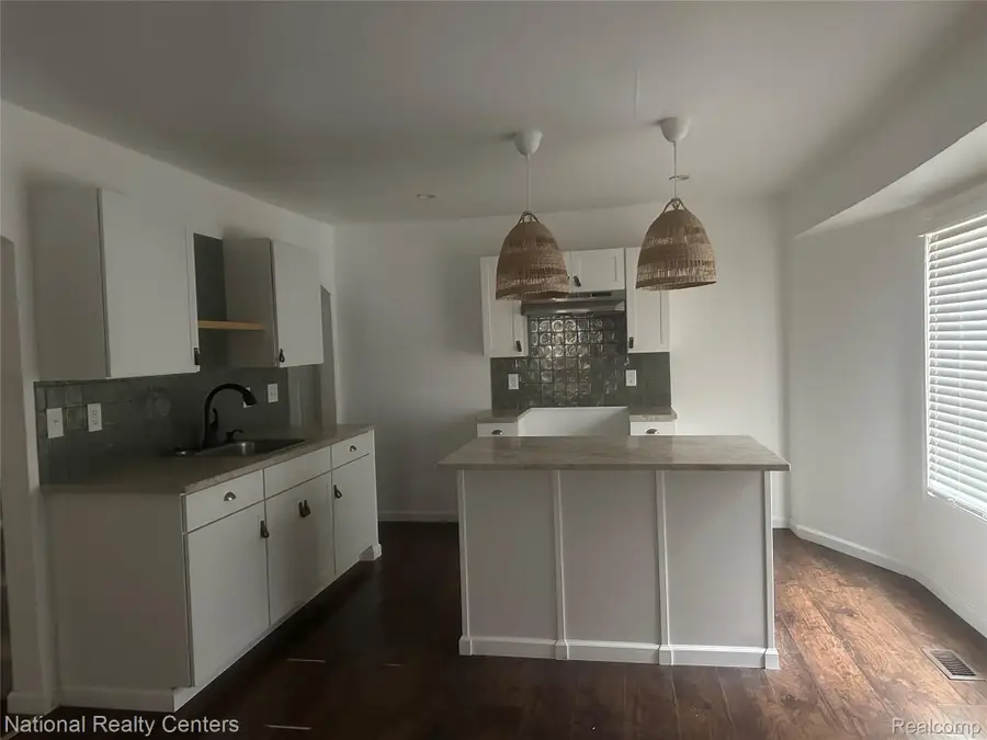 18462 Grandville Avenue, Detroit, MI 48219 - Image #2