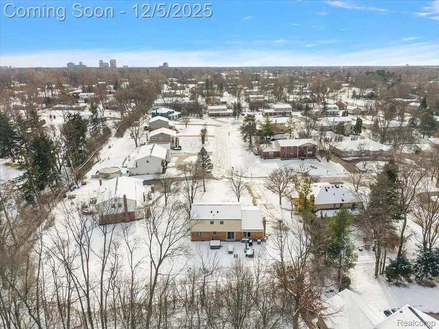 21622 Riverview Drive, Beverly Hills, MI 48025 - Image #2