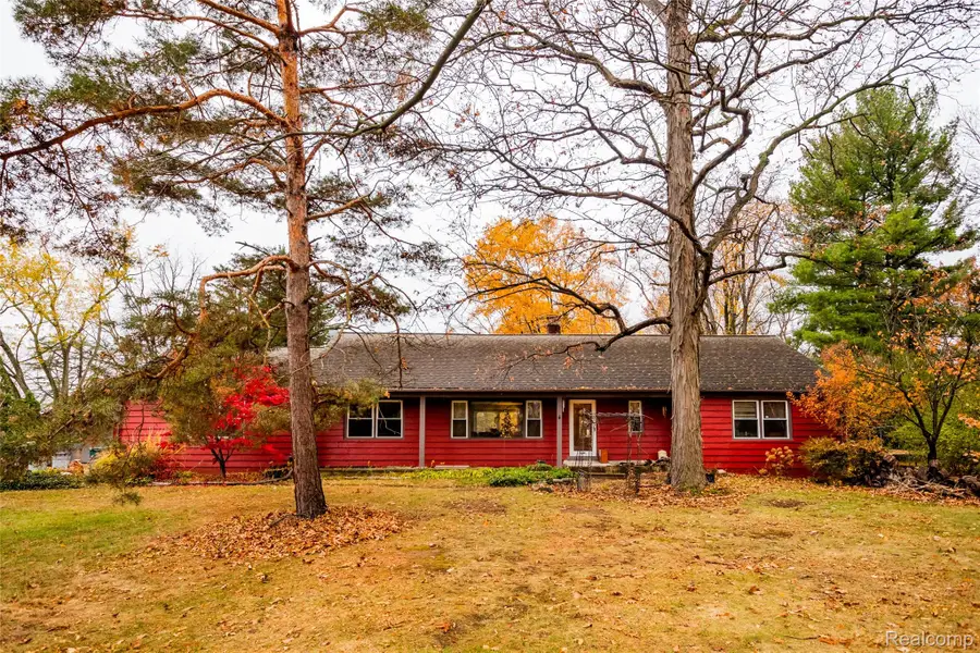 13961 Ridgewood Drive, Plymouth, MI 48170 - Image #2