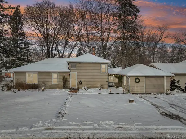 4049 S Shore Street, Waterford, MI 48328