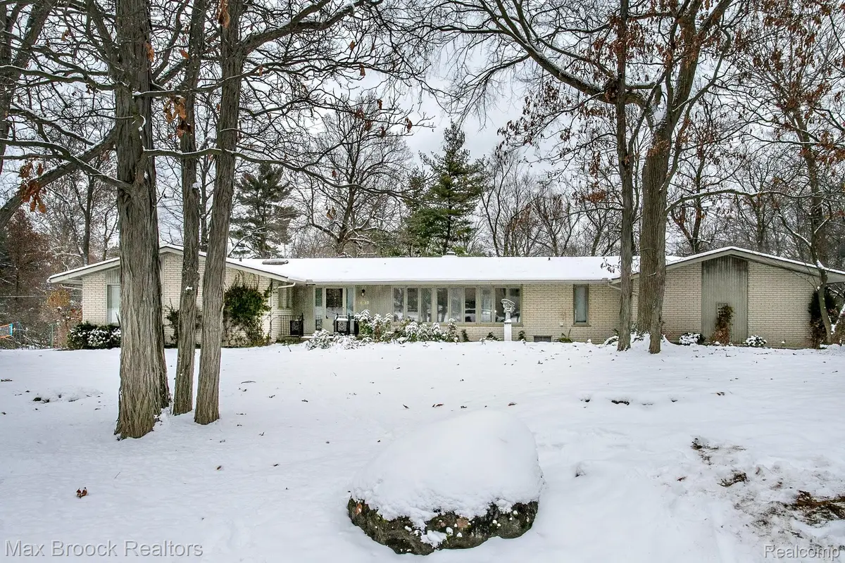31310 E Stonewood Court, Farmington Hills, MI 48334 - Image #1