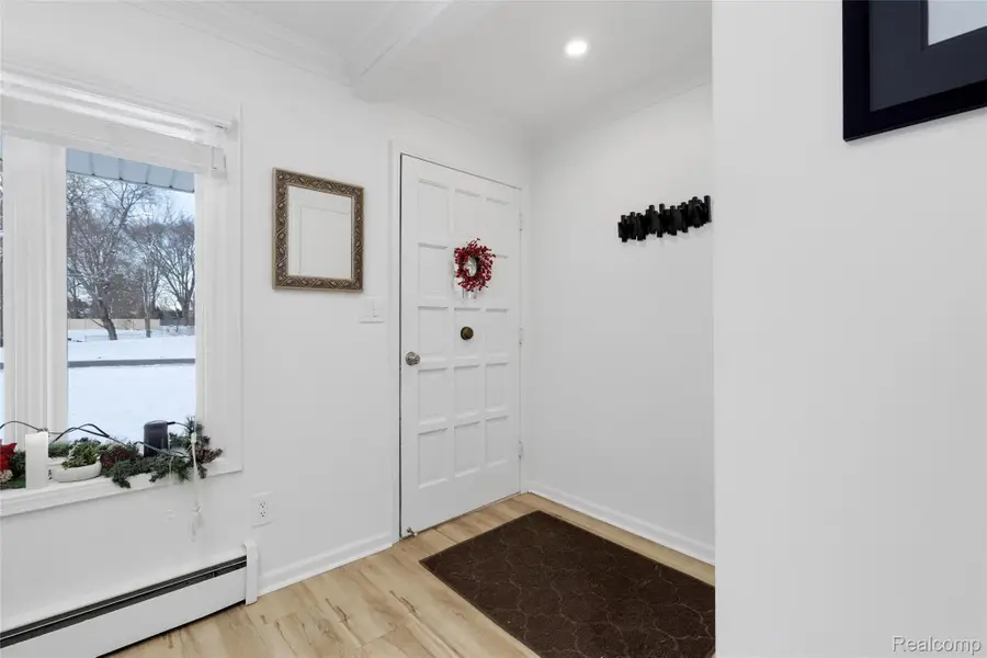 6018 Brynthrop Drive, Shelby Charter Township, MI 48316 - Image #3